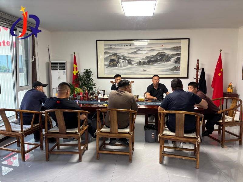 Stranke iz južnoameriškega razsipnega zlata so obiskale rudarske stroje Qingzhou Jinqi zaradi revizije tovarne.