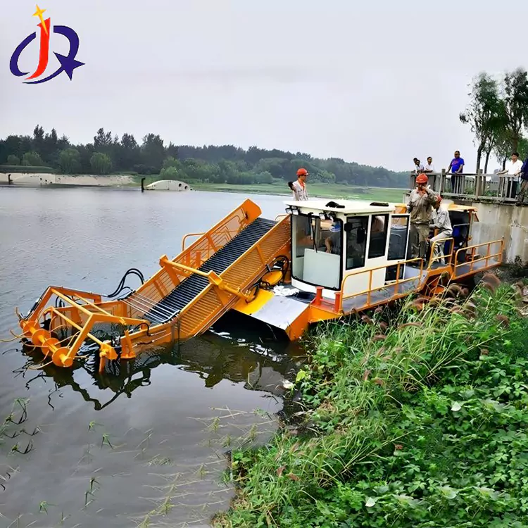 Čoln za rezanje hijacinte in vodne leče